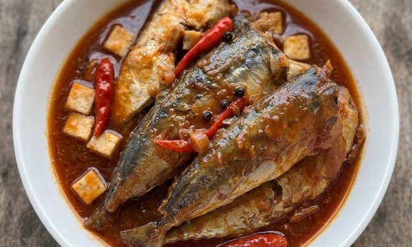 QUY TRÌNH CHẾ BIẾN CÁ NỤC KHO RỤC VÀ CÁ BẠC MÁ KHO RỤC TẠI CÁ TƯƠI GHE VỀ